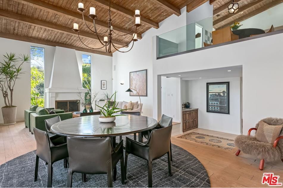 Шарлиз Терон продает собственное элитное поместье. Фото: TheMLS / © 