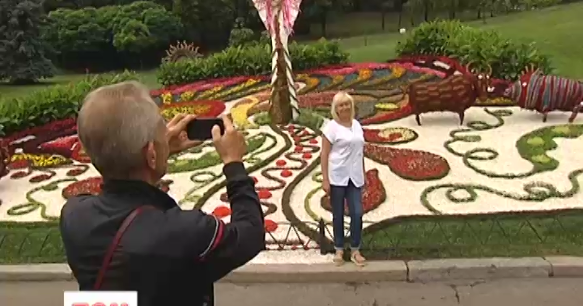 На Певческом поле представили потрясающие 3D-панорамы из цветов
