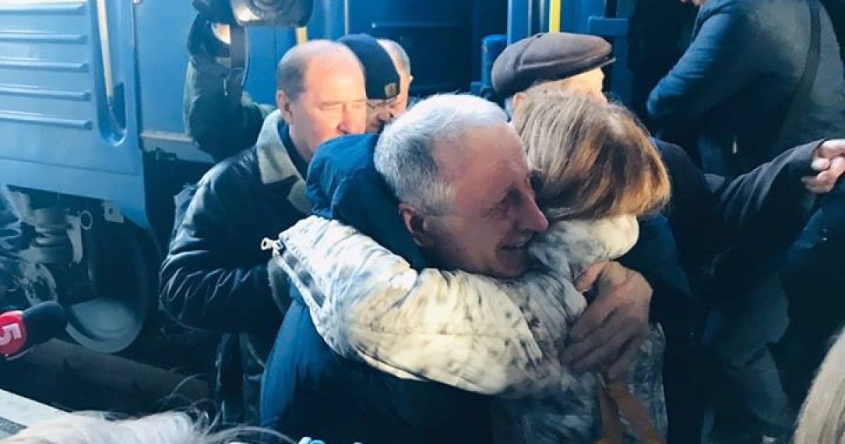 Кримський журналіст, якого окупанти засудили за невизнання анексії Криму, прибув до Києва