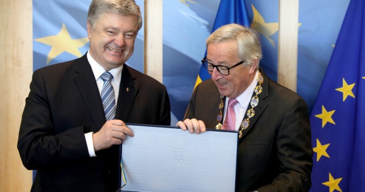 Вслед за Туском Порошенко вручил орден и главе Еврокомиссии Юнкеру