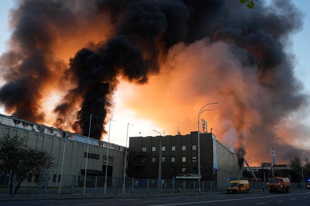 Росіяни вдарили по Києву балістикою. / © Associated Press
