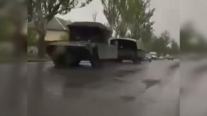 В окупованому Донецьку помітили російські танки-"избушки": відео