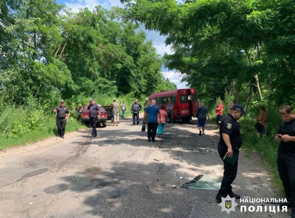 У автобусі перебувало 10 пасажирів, серед них двоє дітей / © Поліція Київської області