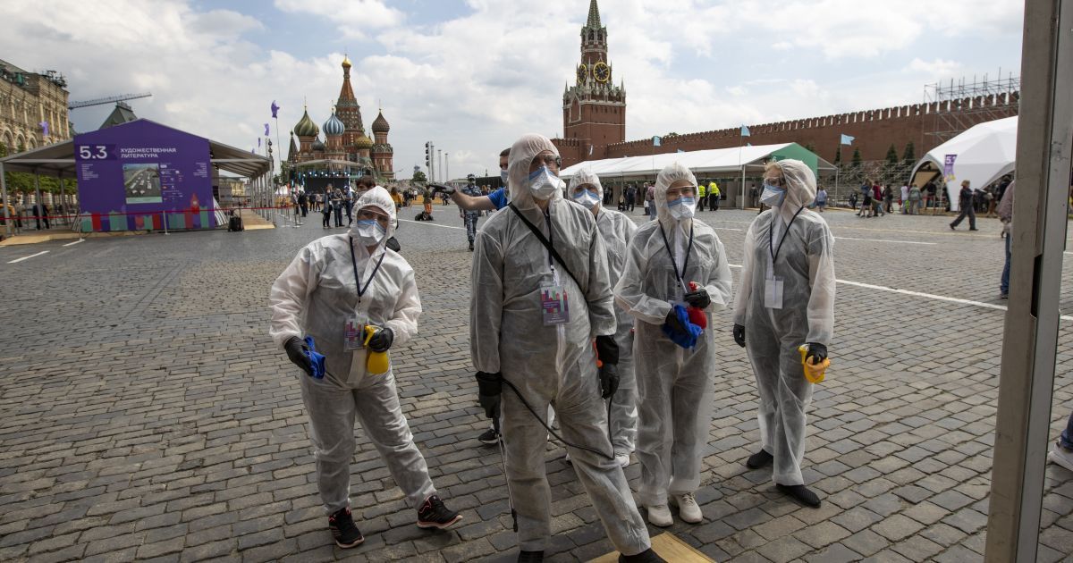Смертельный рекорд: в России впервые зафиксировали более четырехсот летальных случаев от коронавируса