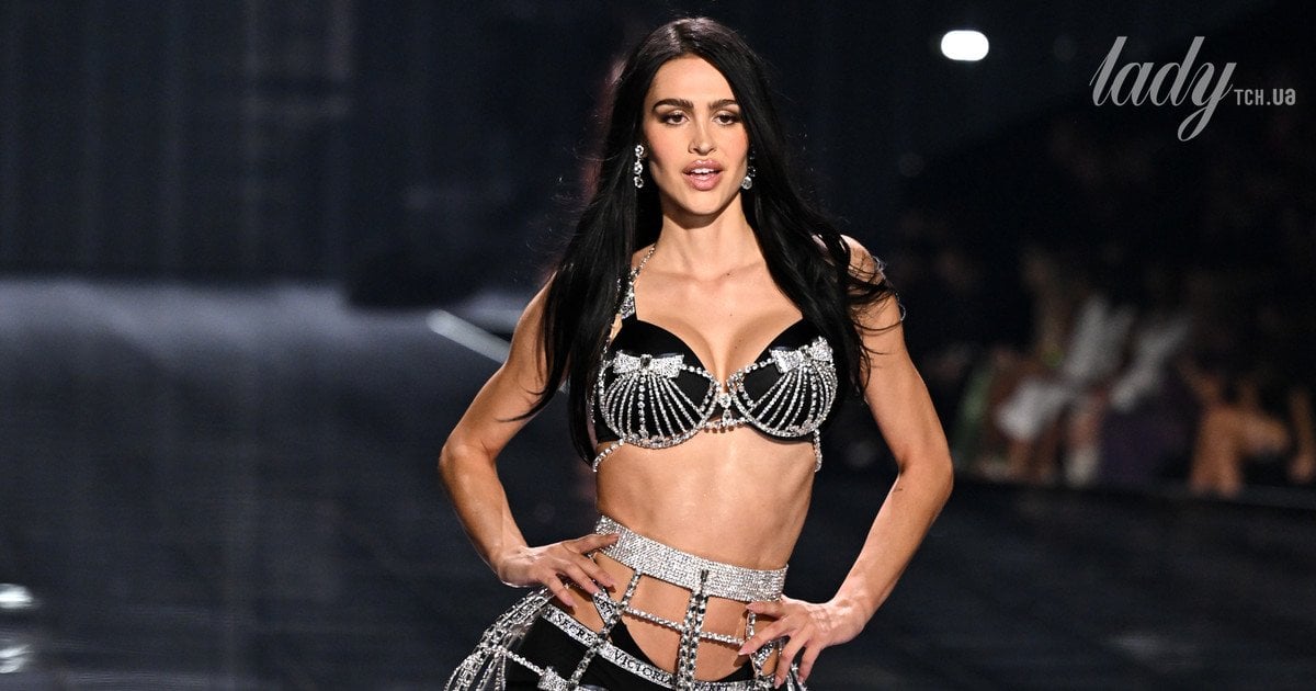 Амелия - порно актриса.