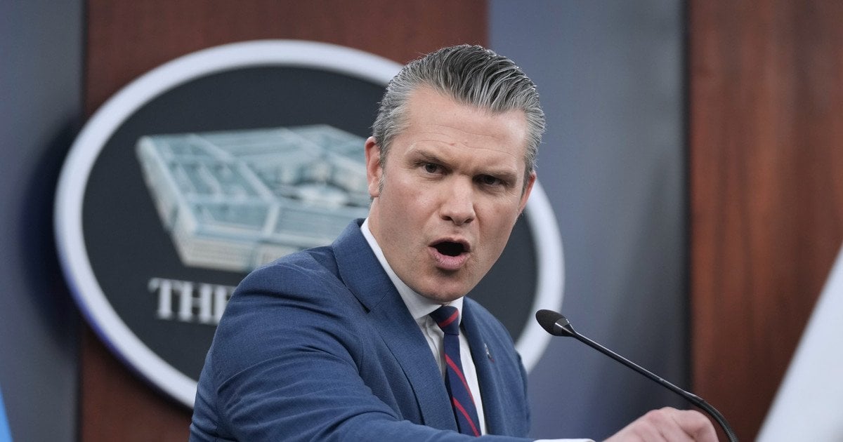 Піт Гегсет на брифінгу 2 березня. Одна із тих фото, що не сподобалося Пентагону