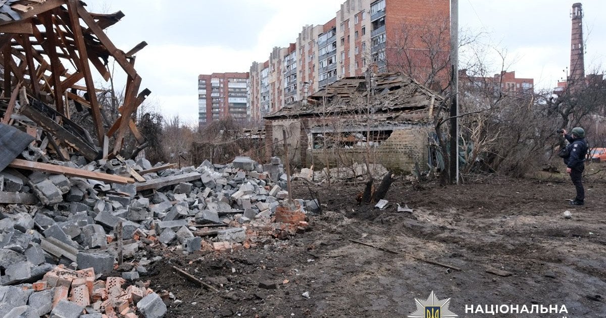 РФ скинула авіабомбу 250 кг на Слов'янськ: поранені та руйнування