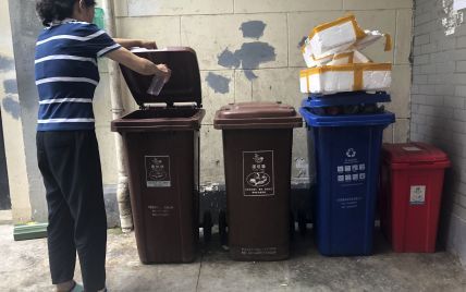 Паперові відходи ділять на п'ять категорій: у японському селищі переробляють 80% сміття