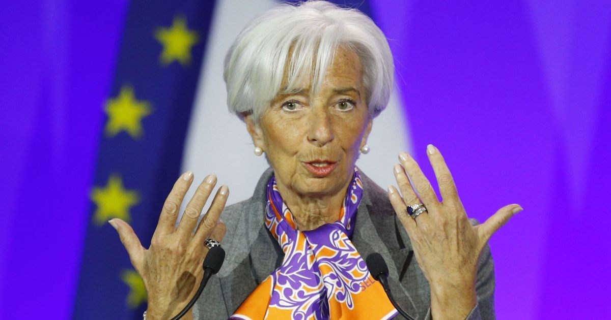 Лагард приостановила свое руководство в МВФ