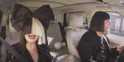 Sia в фирменном парике с огромным бантом поразила мощным исполнением хитов в авто-караоке