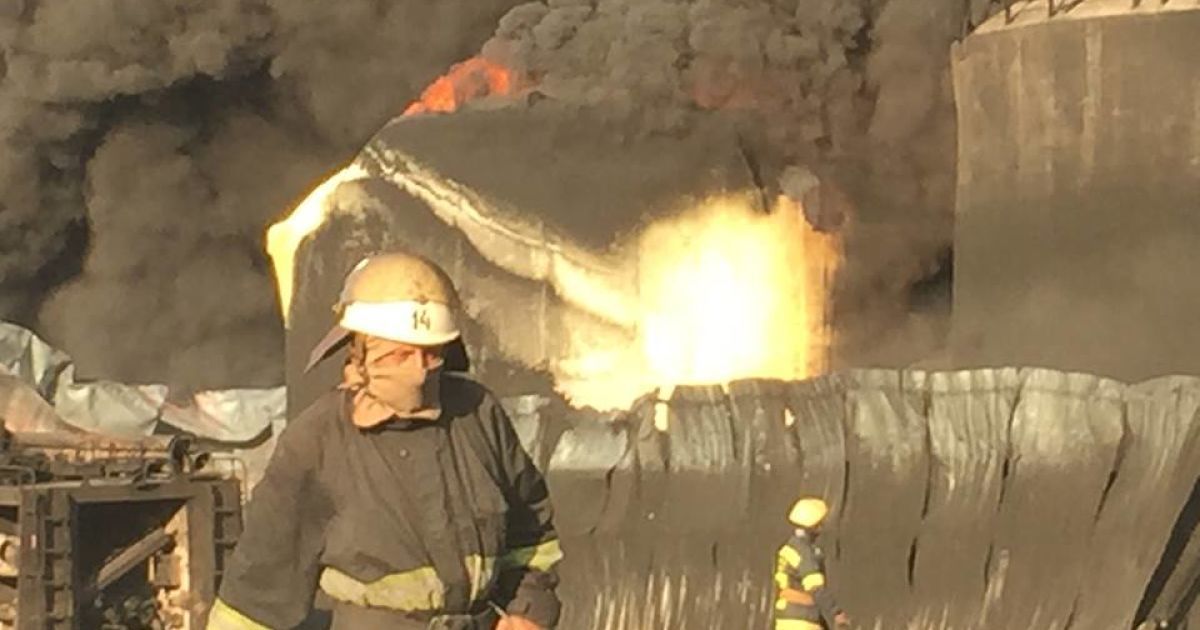 Пожарные локализовали эпицентр огня под Васильковом