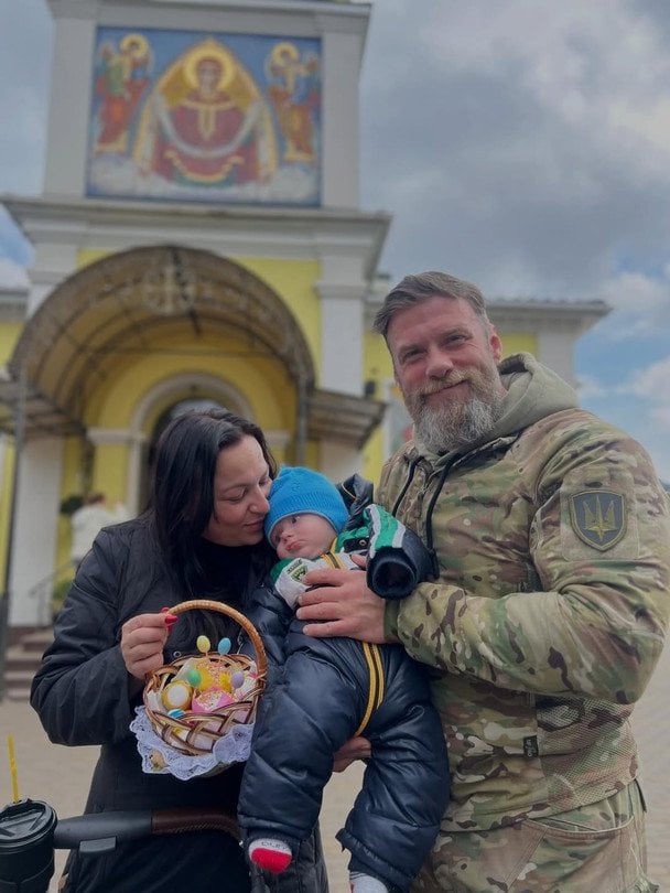 Володимир Ращук і Вікторія Білан з сином на Великдень  / © instagram.com/vikki.bilan