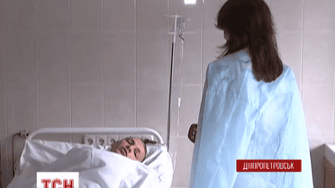 Двох волонтерів із осколковими пораненнями гвинтокрилом доправили з Донеччини до Дніпропетровська