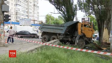 Автотроща в Херсоні: у легковик в’їхав КАМАЗ