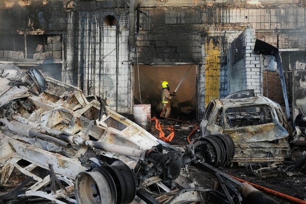 Росіяни вдарили по Києву балістикою. / © Associated Press