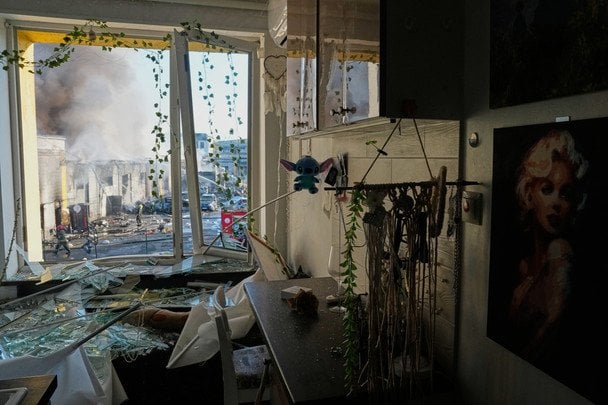 Росіяни вдарили по Києву балістикою. / © Associated Press