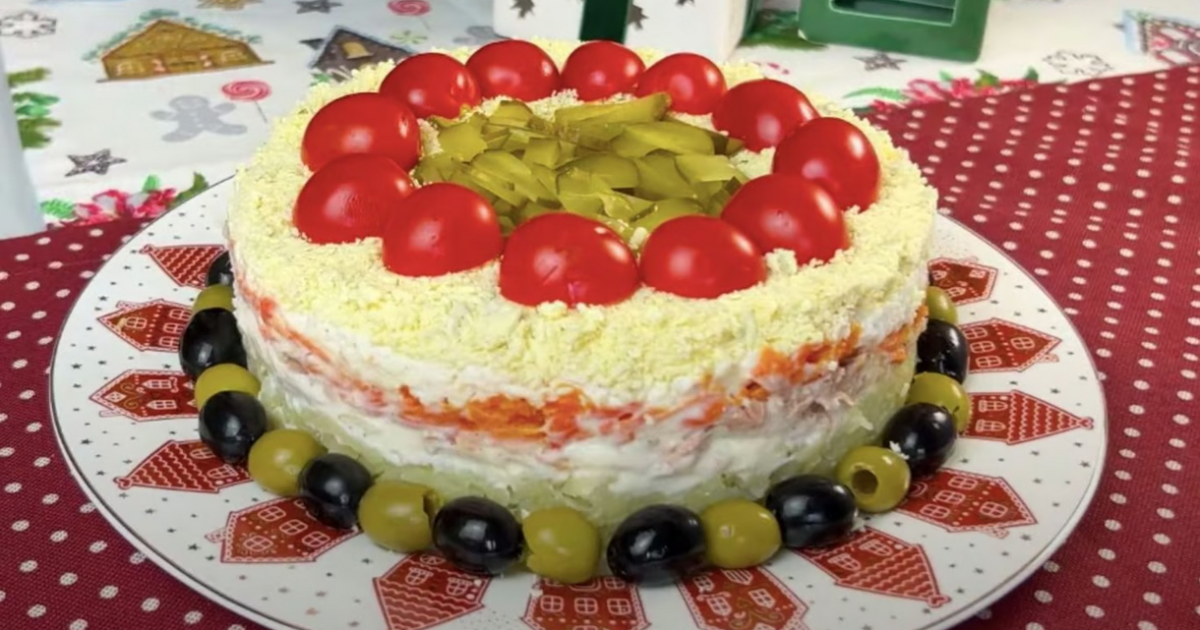 Салат с тунцом и оливками