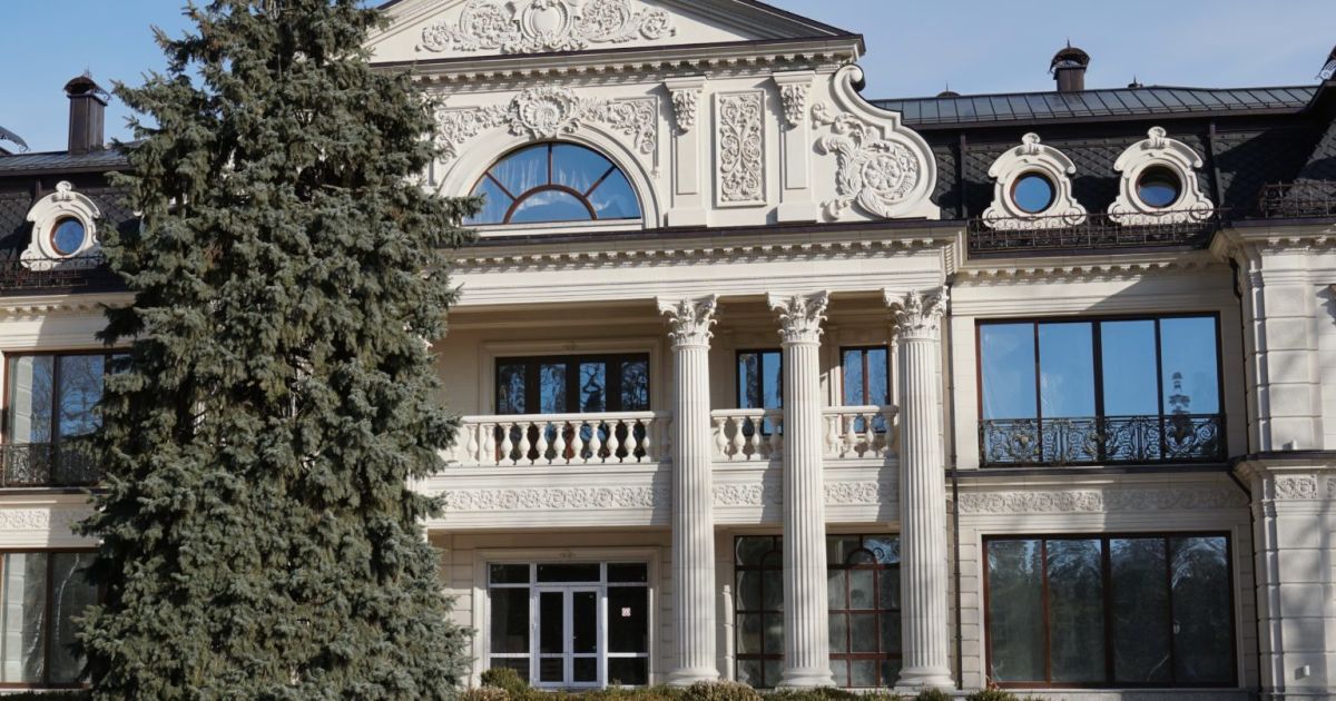 Звернення Зеленського, розкіш у маєтку Медведчука та особливості "ядерної валізи": п'ять головних подій ночі
