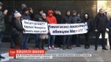 Активисты и родители 8-летней Маргариты, которая погибла в "Славутиче", собрались под Генпрокуратурой