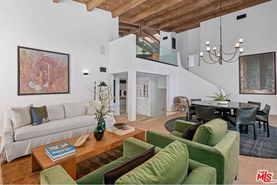 Шарлиз Терон продает собственное элитное поместье. Фото: TheMLS / © 