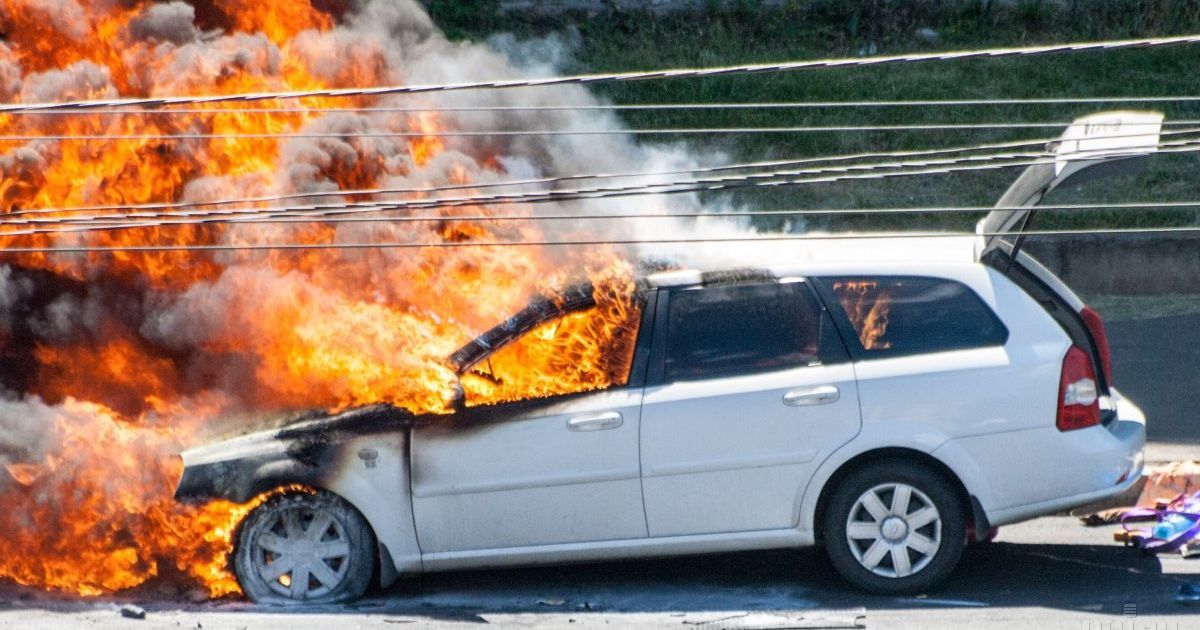 У Дніпрі чоловік підірвав авто гранатою, посварившись із сусідами
