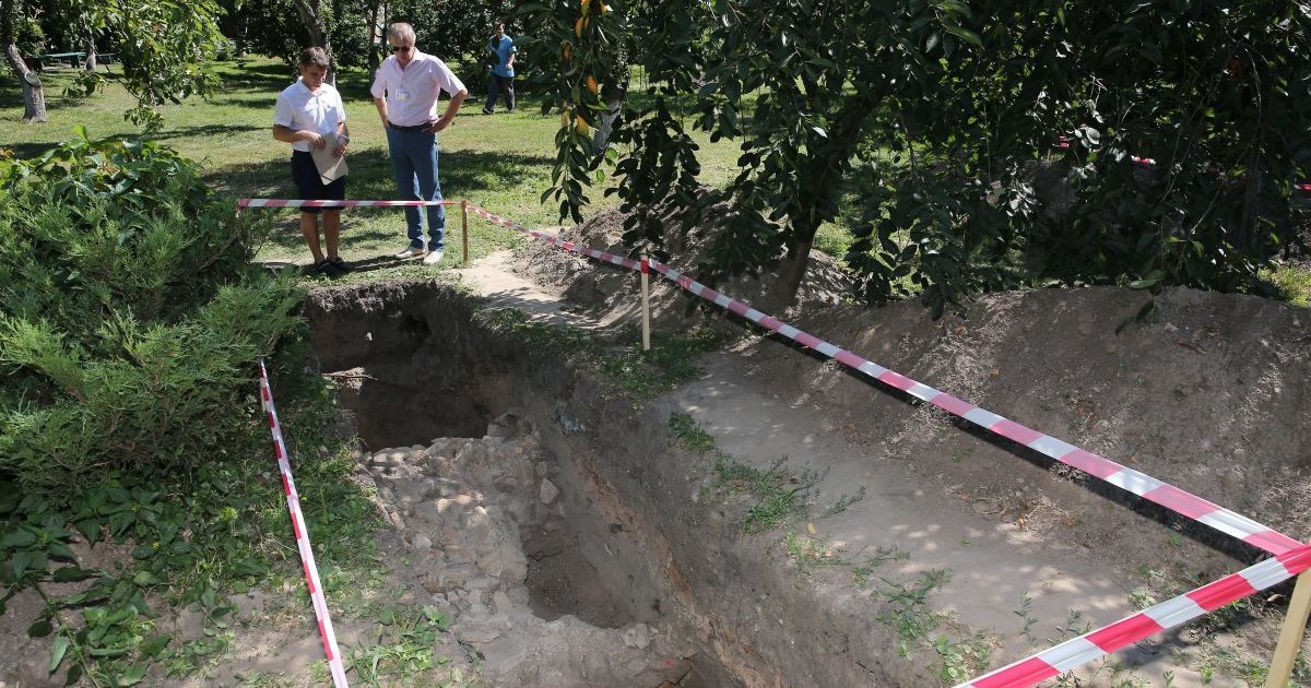 У Києво-Печерській Лаврі розкопали мури 12 століття_2 / © УНИАН