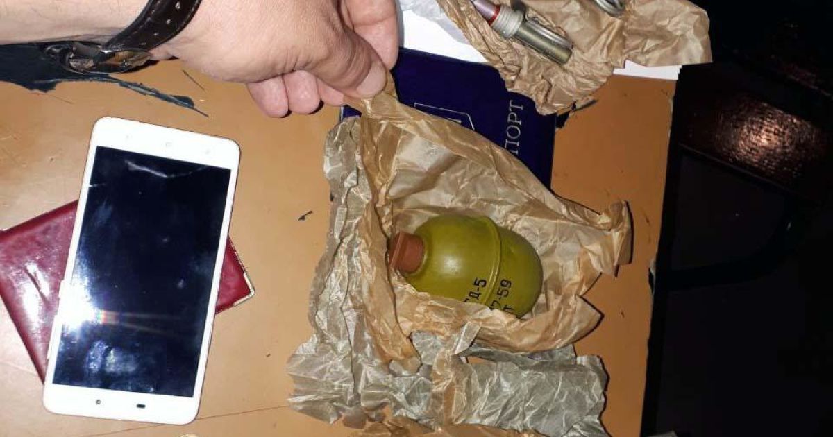 У пассажира метро в Киеве изъяли две гранаты
