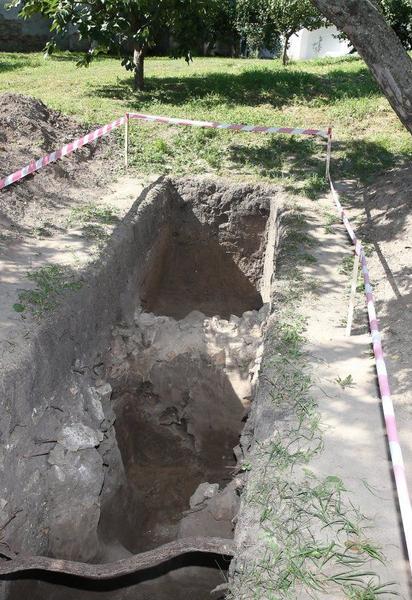 В Киево-Печерской Лавре раскопали уникальные стены 12-го века
