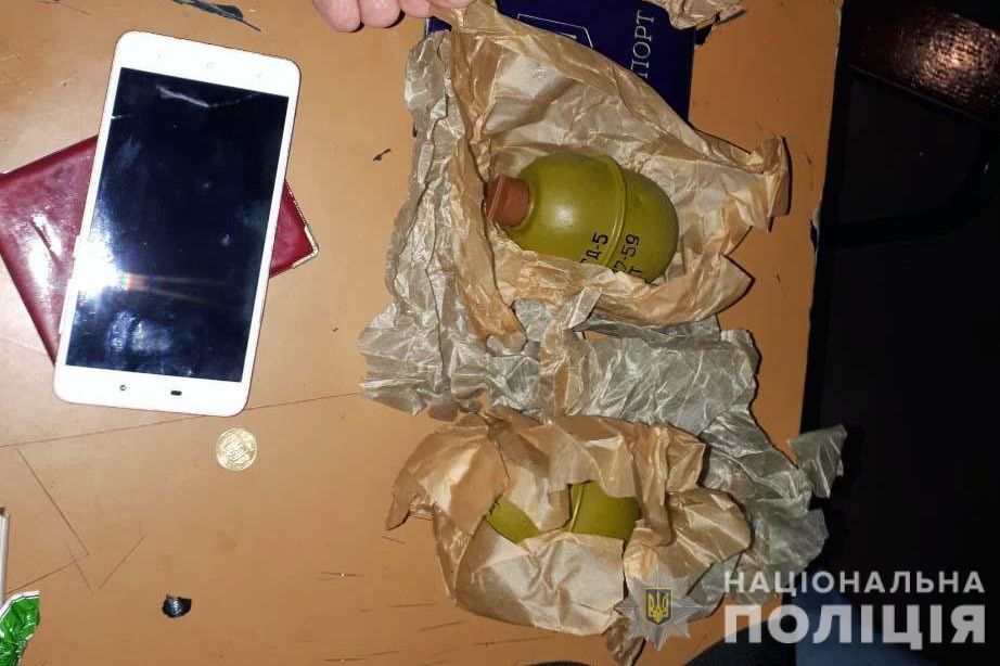 У пассажира метро в Киеве изъяли две гранаты