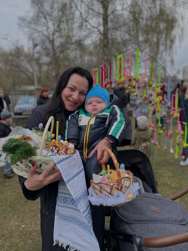Вікторія Білан з сином на Великдень  / © instagram.com/vikki.bilan