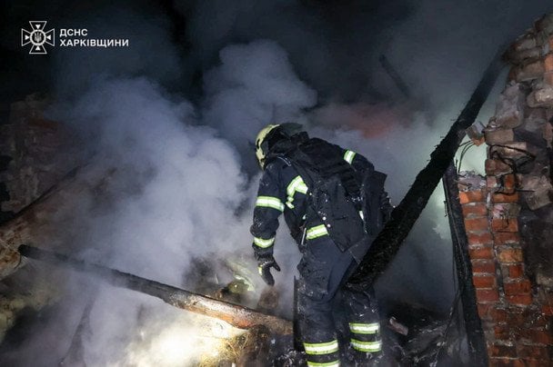 Влучання безпілотника в будинок в Богодухові.  / © ДСНС