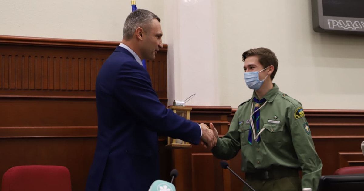 У Київраду принесли благодатний Вифлеємський вогонь