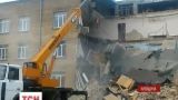 Чрезвычайное происшествие на Киевщине: в Васильковской школе обрушились три этажа перекрытия