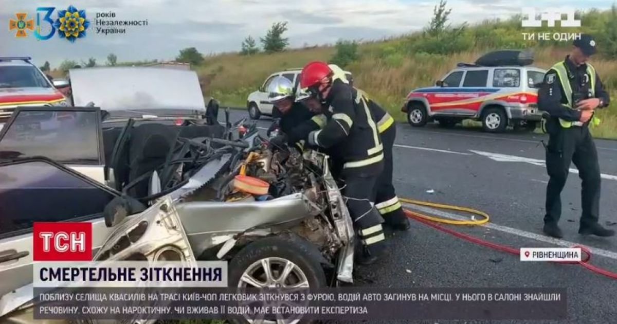 В Ровенской области водитель выехал на встречку и врезался в фуру