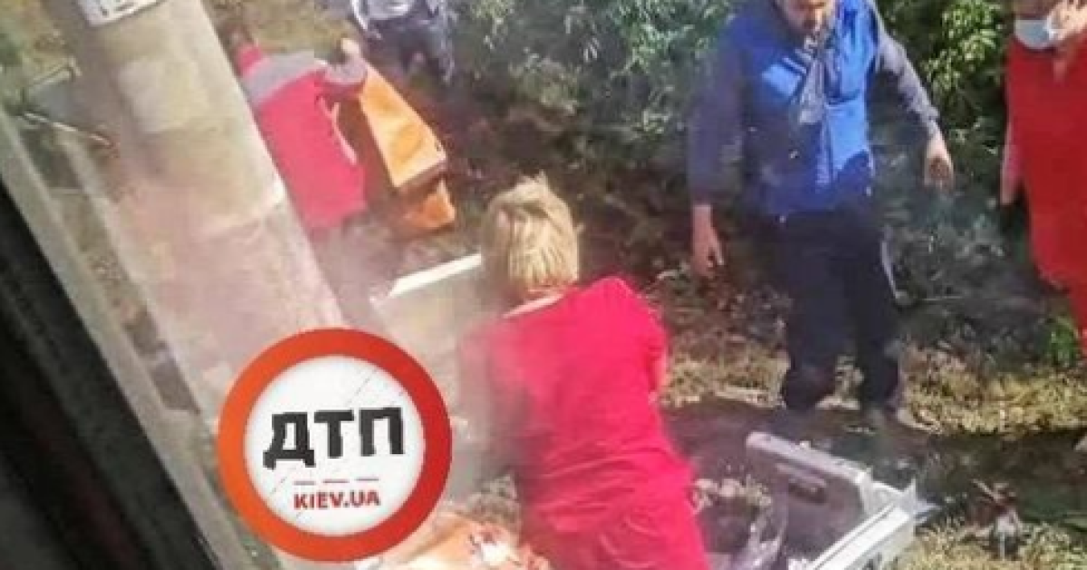 Вблизи Киева ребенок погиб под поездом: в руках была записка