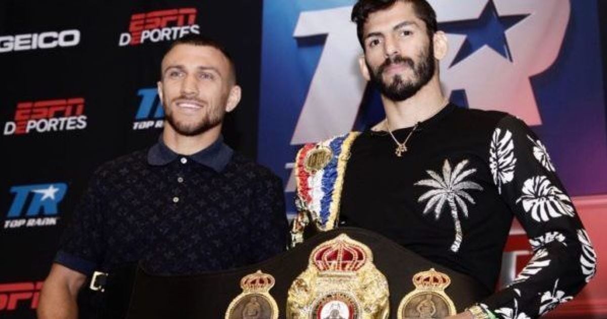 Ломаченко та Лінарес провели дуель поглядів перед супербоєм