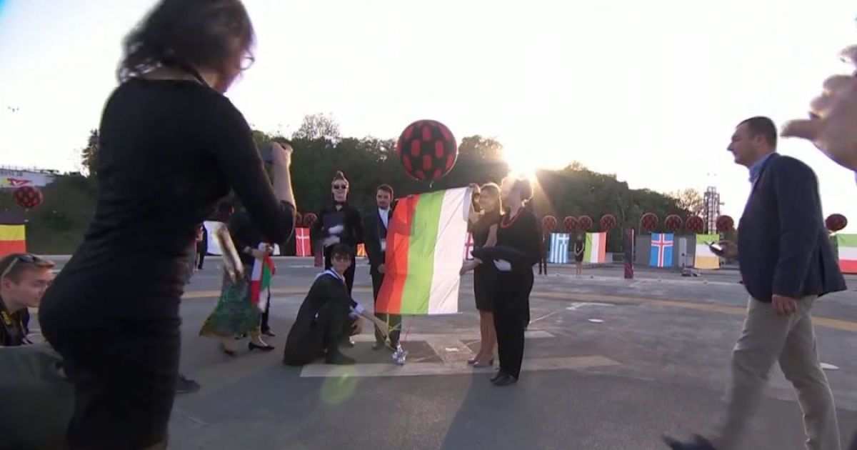 Прапори країн-учасниць "Євробачення-2017" злетіли у небо Києва / © YouTube