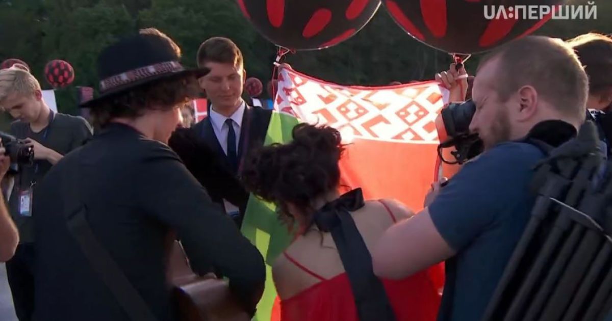 Прапори країн-учасниць "Євробачення-2017" злетіли у небо Києва / © YouTube