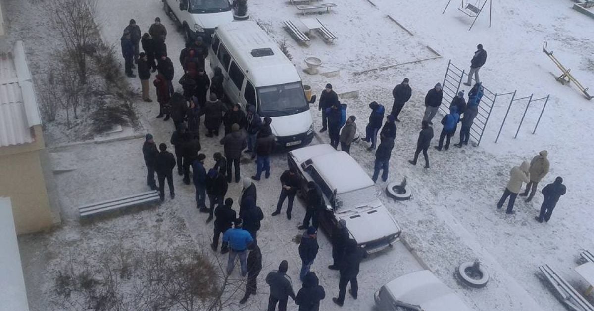 В окупованому Криму озброєні співробітники ФСБ прийшли з обшуками до кримськотатарських активістів
