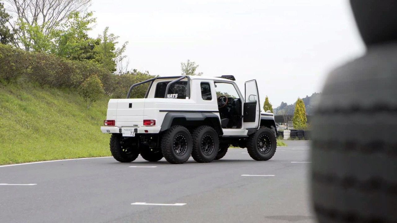 В Японии два Suzuki Jimny превратили в трехосный пикап 