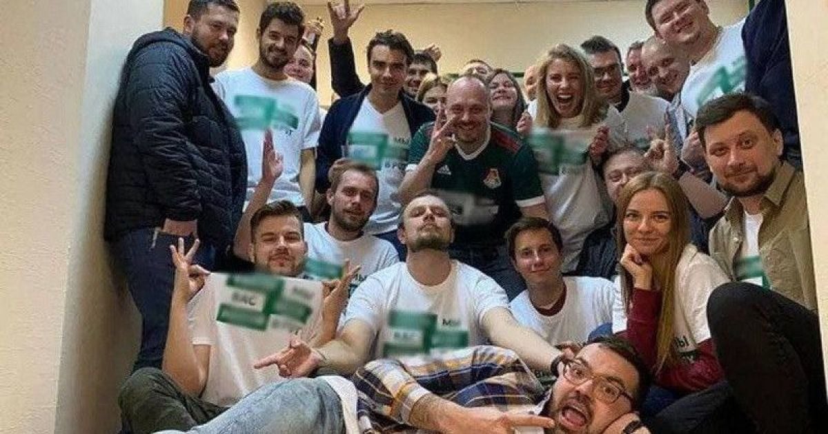 Російський топклуб звільнив понад 20 співробітників через скандальне фото: знімок говорить сам за себе