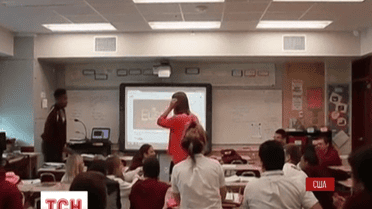 Вчитель зі штату Новий Орлеан освідчився коханій за допомогою учнів