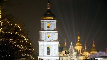 На День Святого Миколая у Києві запалили головну новорічну ялинку країни. / © УНІАН