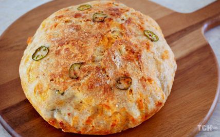 Как испечь хлеб с сыром и острым перцем