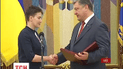 Петр Порошенко наградил Надежду Савченко "звездой Героя Украины"