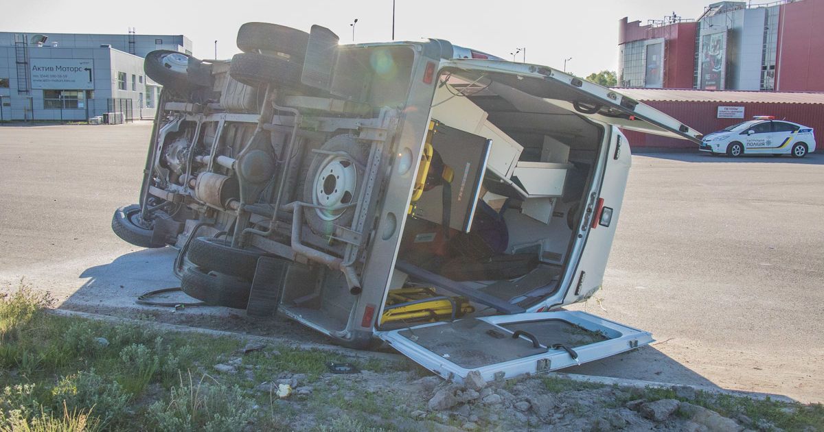 швидка перекинулась_4 / © kiev.informator.ua