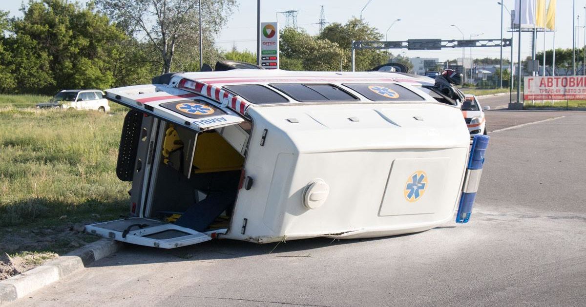 швидка перекинулась_2 / © kiev.informator.ua