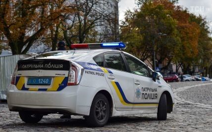 В Киеве на переходе автобус сбил женщину: момент ДТП попал на видео