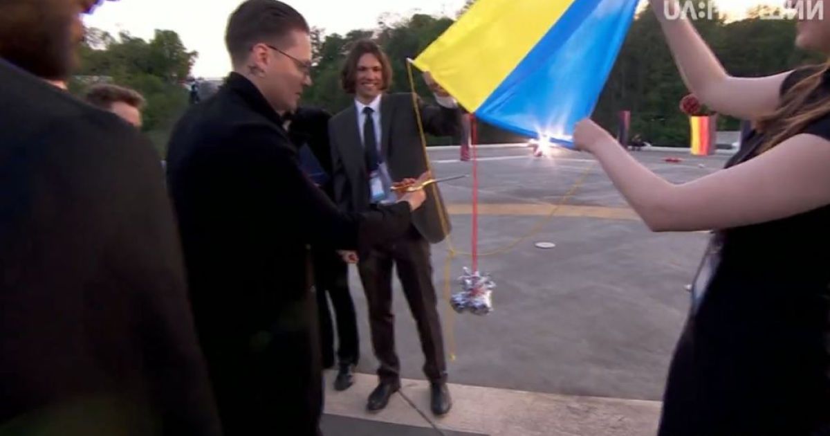 Прапори країн-учасниць "Євробачення-2017" злетіли у небо Києва / © UA:Перший