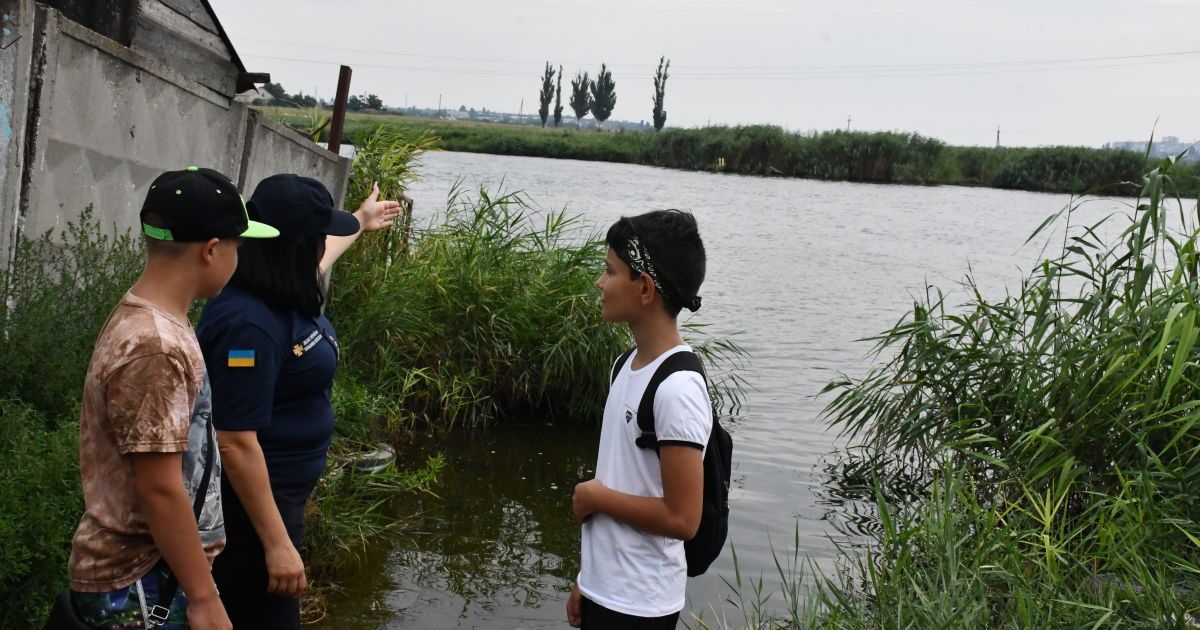 "Пішла у воду і стало зле": у Миколаївській області діти врятували жінку (відео)